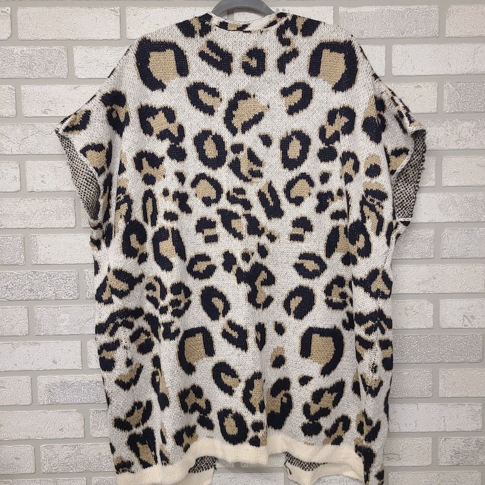 Pink Lily Leopard Print Short Dolman Sleeve Sweater Size Small - Picture 4 of 6